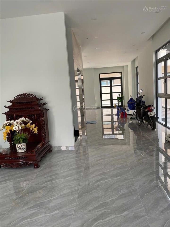 Chủ gửi bán nhanh biệt thự đường 30m, 200m2. đang có hđ thuê vinhomes grand park. 42 tỷ