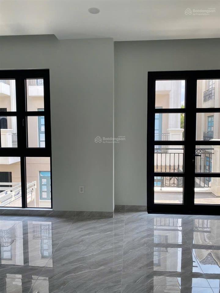 Chủ gửi bán nhanh biệt thự đường 30m, 200m2. đang có hđ thuê vinhomes grand park. 42 tỷ