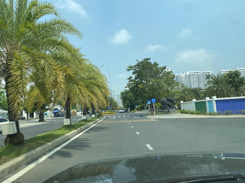 Chủ gửi bán nhanh biệt thự đường 30m, 200m2. đang có hđ thuê vinhomes grand park. 42 tỷ