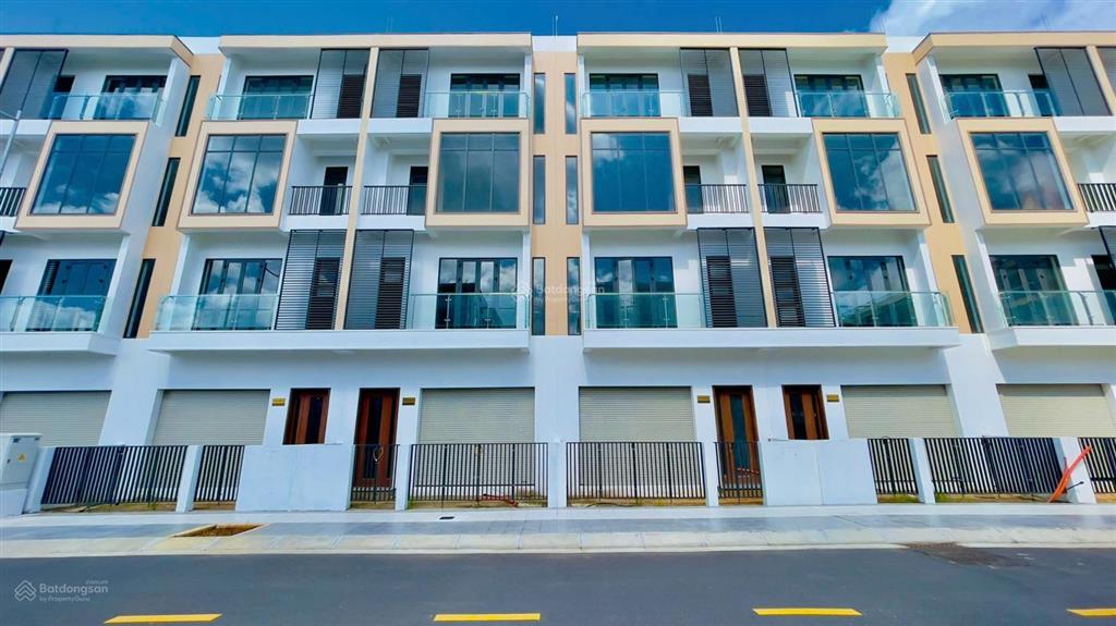 Nhà phố xây sẵn 6x18m, giá 5,2 tỷ (full giá 100%), giá tốt nhất để đầu tư.  em phước 0938 193 ***