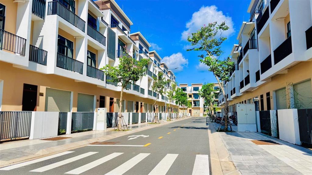 Sản phẩm hot! nhà phố 6x20m cạnh hồ bơi giá tốt chỉ 5,1 tỷ (100%). không ảo  0938 193 *** phước
