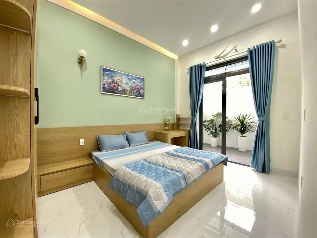 Nhà mới đẹp 3 phòng ngủ thôn 8 cưebur cách ngã sáu 7km  5 x 35m chỉ 2.250 tỷ