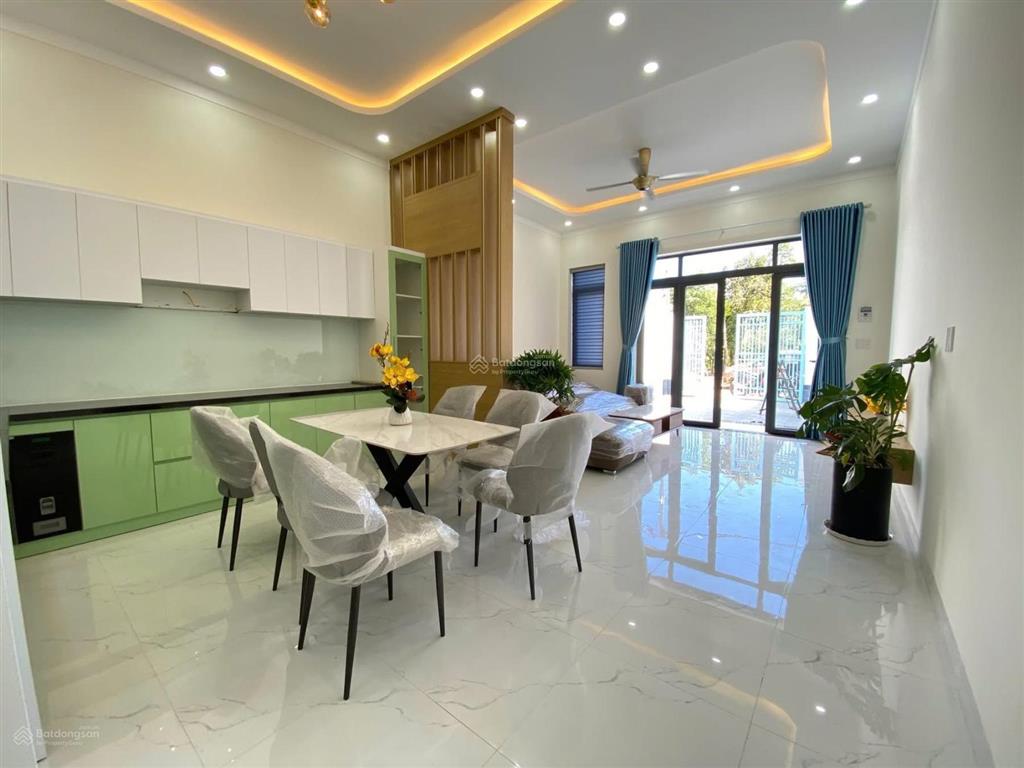 Nhà mới đẹp 3 phòng ngủ thôn 8 cưebur cách ngã sáu 7km  5 x 35m chỉ 2.250 tỷ