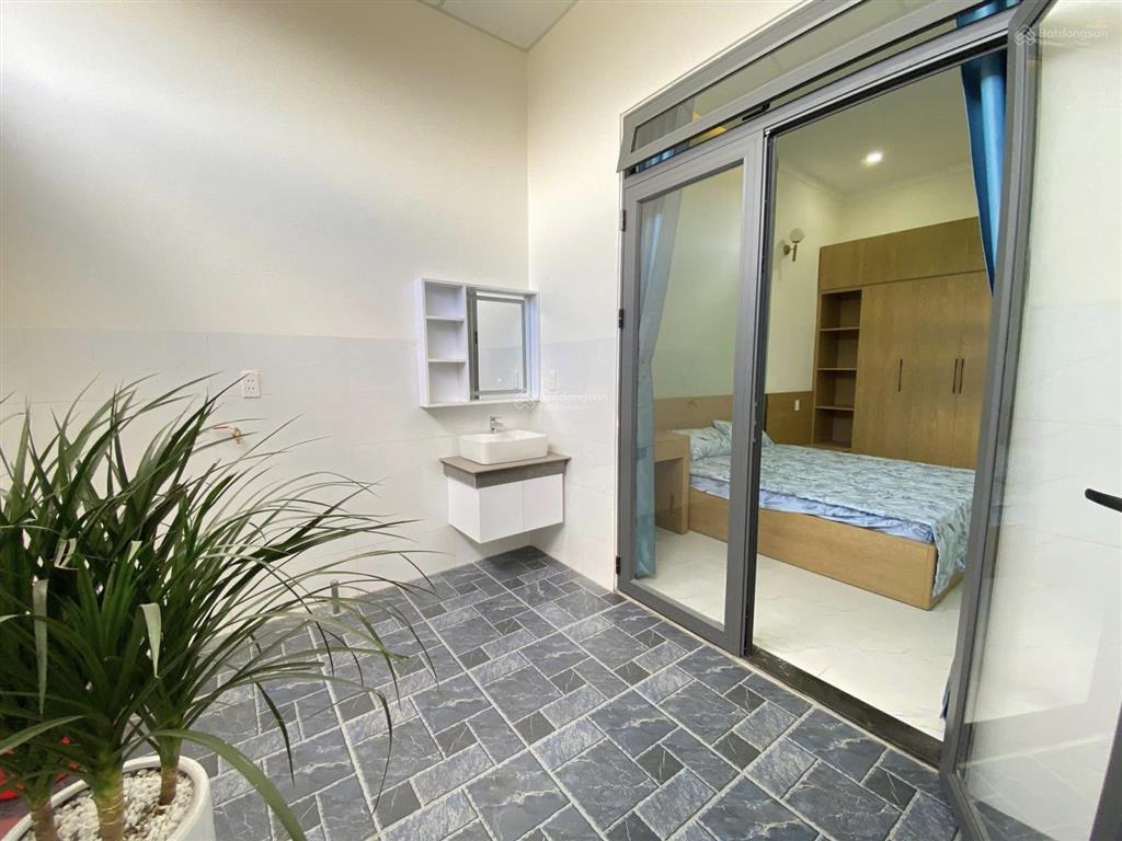 Nhà mới đẹp 3 phòng ngủ thôn 8 cưebur cách ngã sáu 7km  5 x 35m chỉ 2.250 tỷ