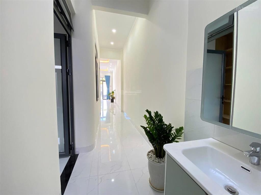 Nhà mới đẹp 3 phòng ngủ thôn 8 cưebur cách ngã sáu 7km  5 x 35m chỉ 2.250 tỷ
