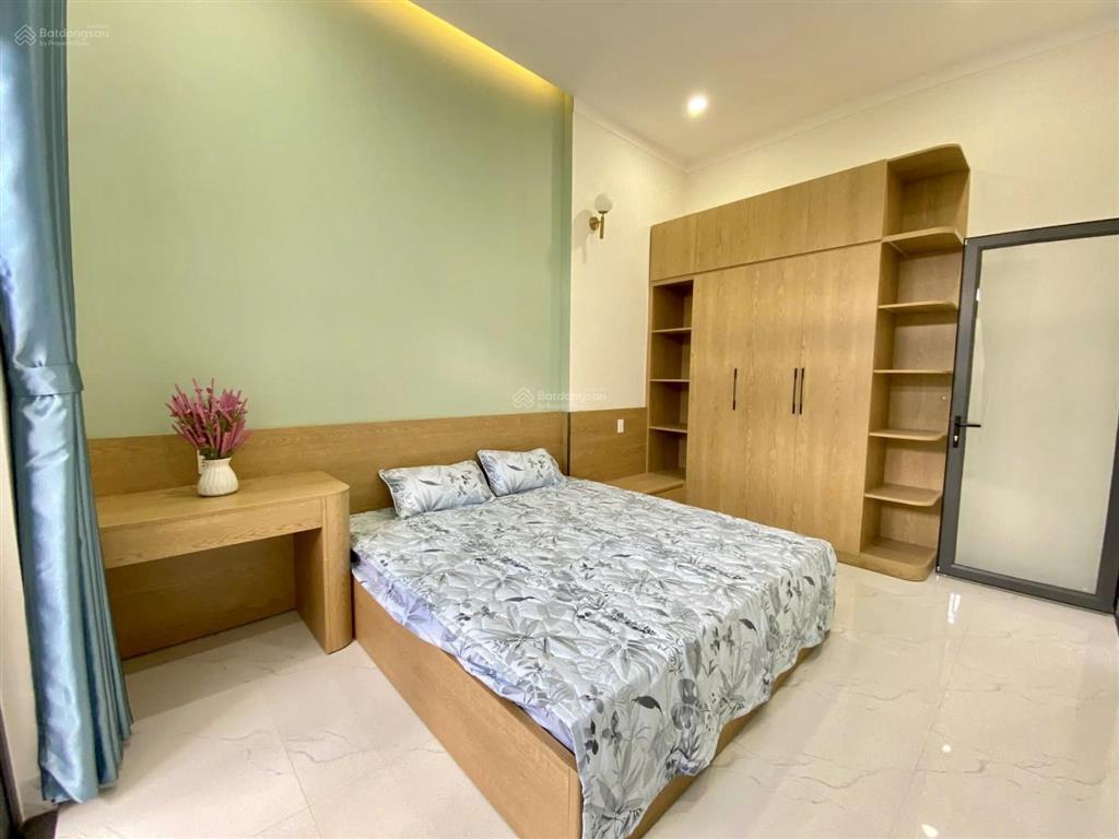 Nhà mới đẹp 3 phòng ngủ thôn 8 cưebur cách ngã sáu 7km  5 x 35m chỉ 2.250 tỷ