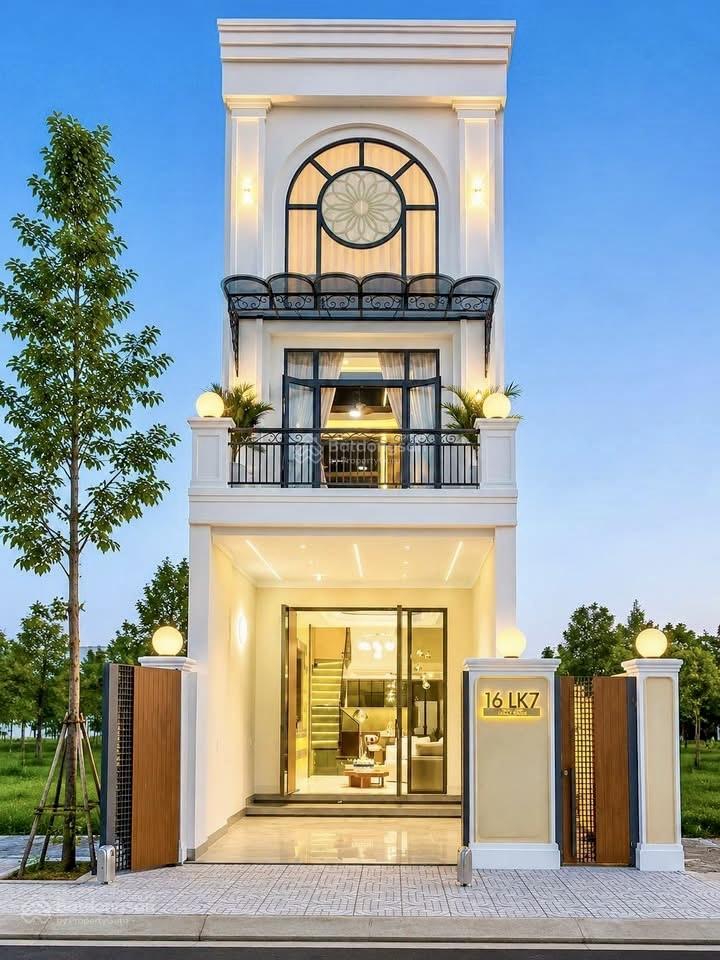 Nhà 3 tầng mới đẹp đối diện công viên trung tâm  khu đô thị ân phú