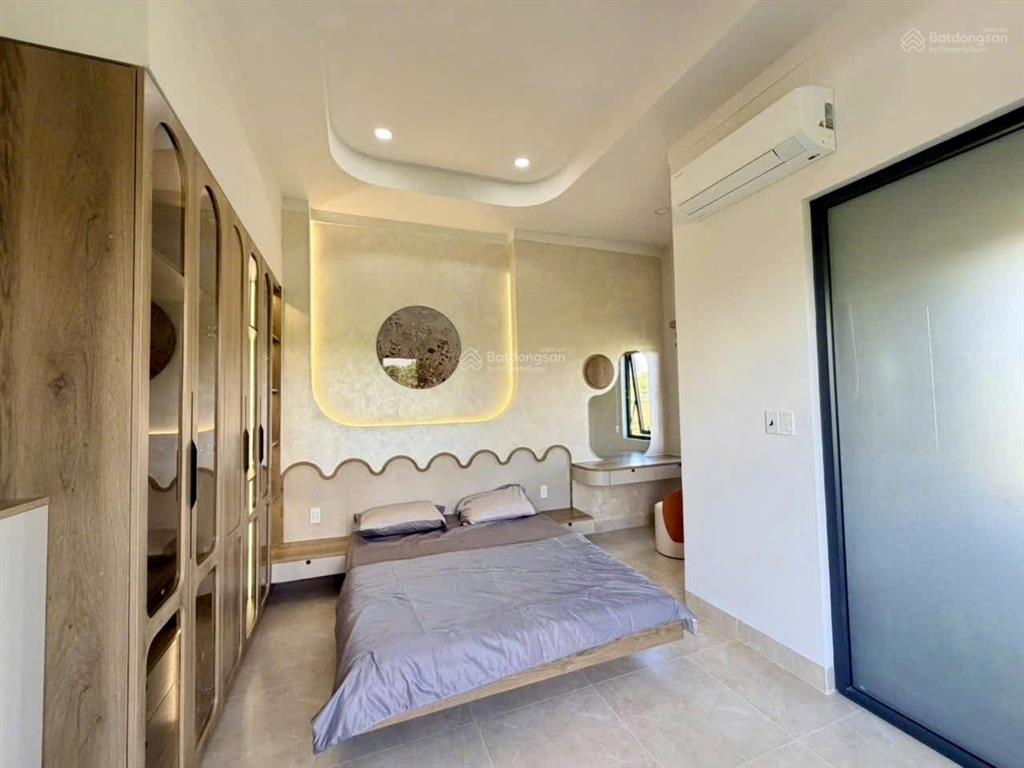 Nhà 1 trệt 1 lầu sân vườn rất đẹp  10 x 36m  chỉ 3.750 tỷ