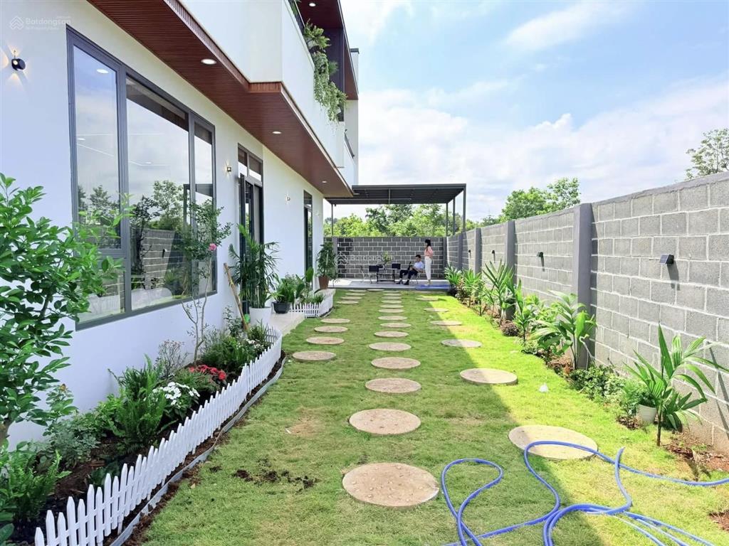 Nhà 1 trệt 1 lầu sân vườn rất đẹp  10 x 36m  chỉ 3.750 tỷ