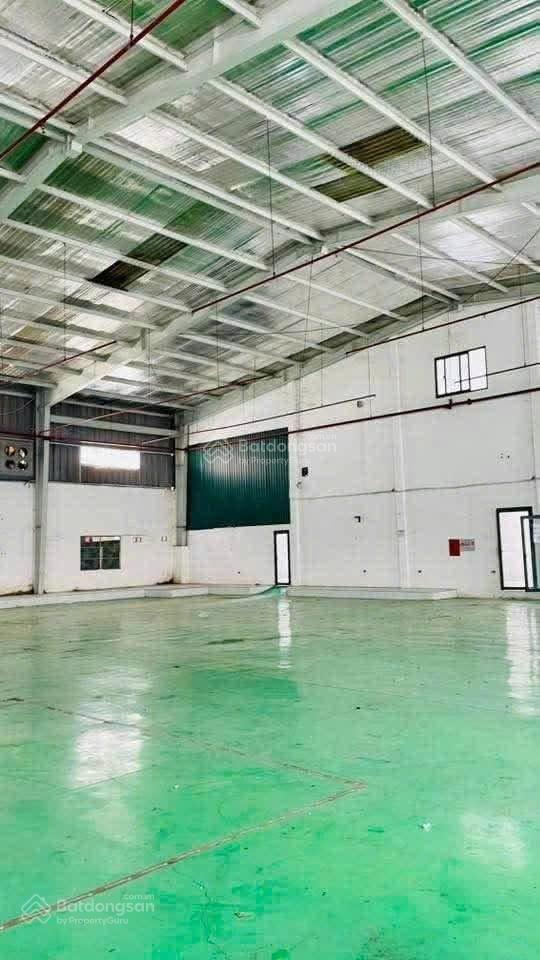 Cho thuê kho gần vòng xuyến cao tốc, dt 2100m2, ra cảng và vào phố đều tiện, pccc tự động