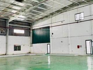 Cho thuê kho gần vòng xuyến cao tốc, dt 2100m2, ra cảng và vào phố đều tiện, pccc tự động