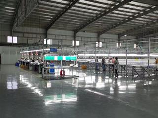 Cho thuê xưởng 2800m2 mới dựng, nền bóng, trạm công suất lớn hơn 1000kva. pccc vách tường