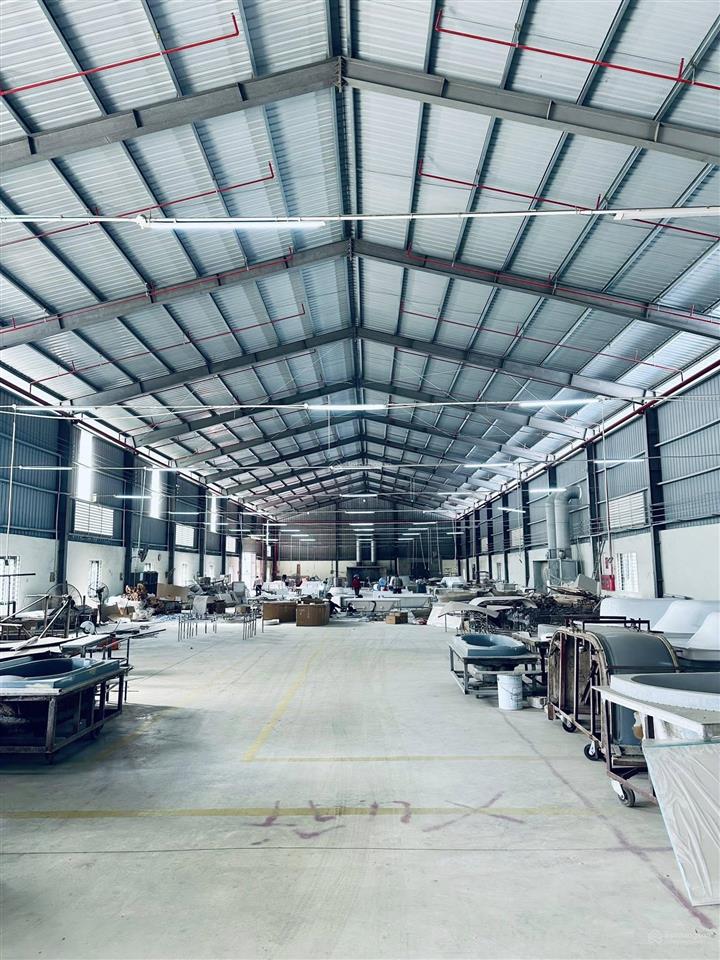 Cho thuê kho xưởng có sẵn pccc tự động dt 1200m2 ở ngã 3 đình vũ, giá 70k/m2