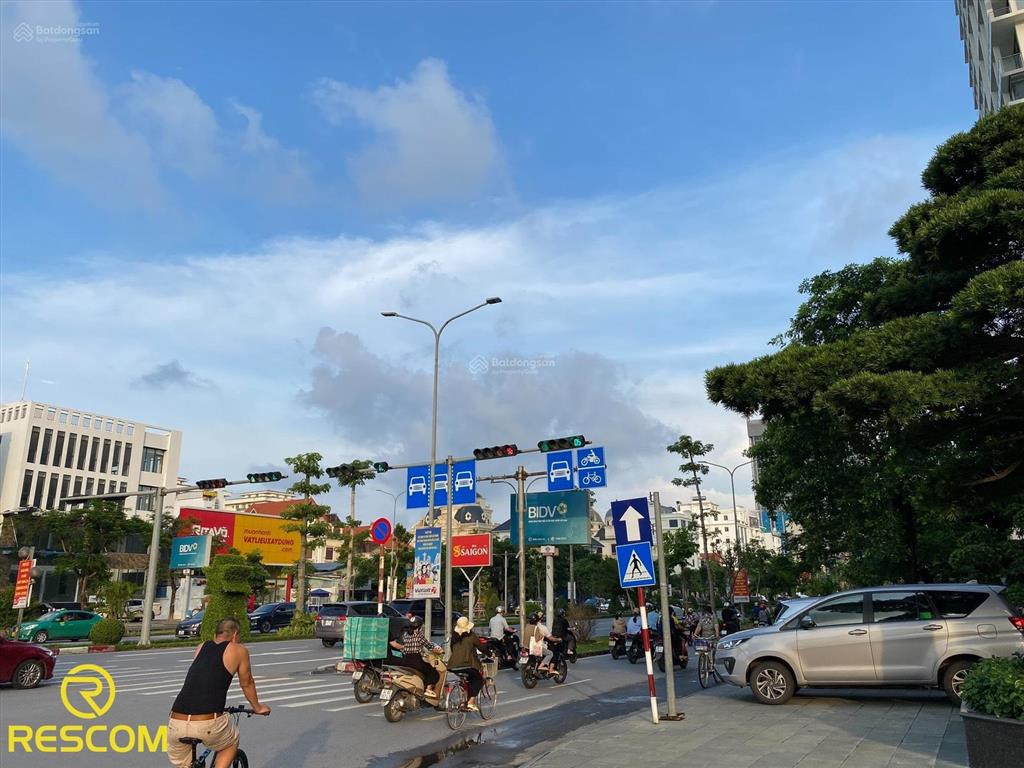 Nhà mặt phố lê hồng phong. vị trí lô góc 3 mặt phố. dt sử dụng lên tới 3500m2