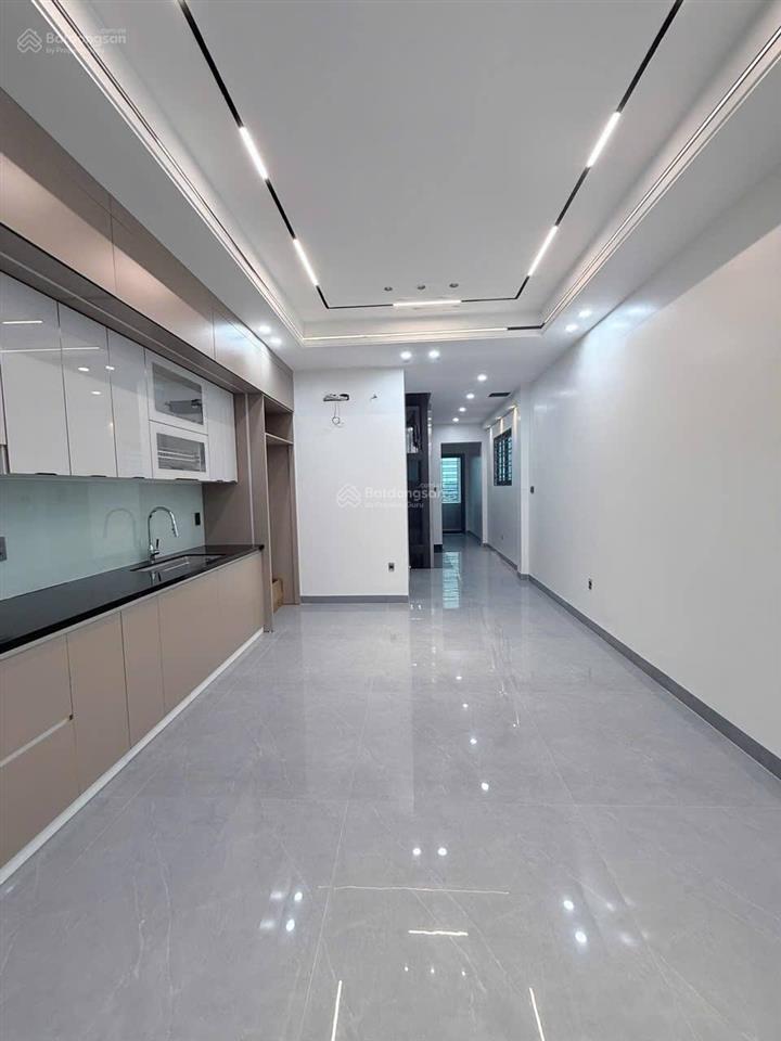 Bán căn nhà 5 tầng có thang máy tuyến 1 lê hồng phong