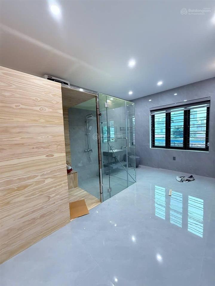 Bán căn nhà 5 tầng có thang máy tuyến 1 lê hồng phong