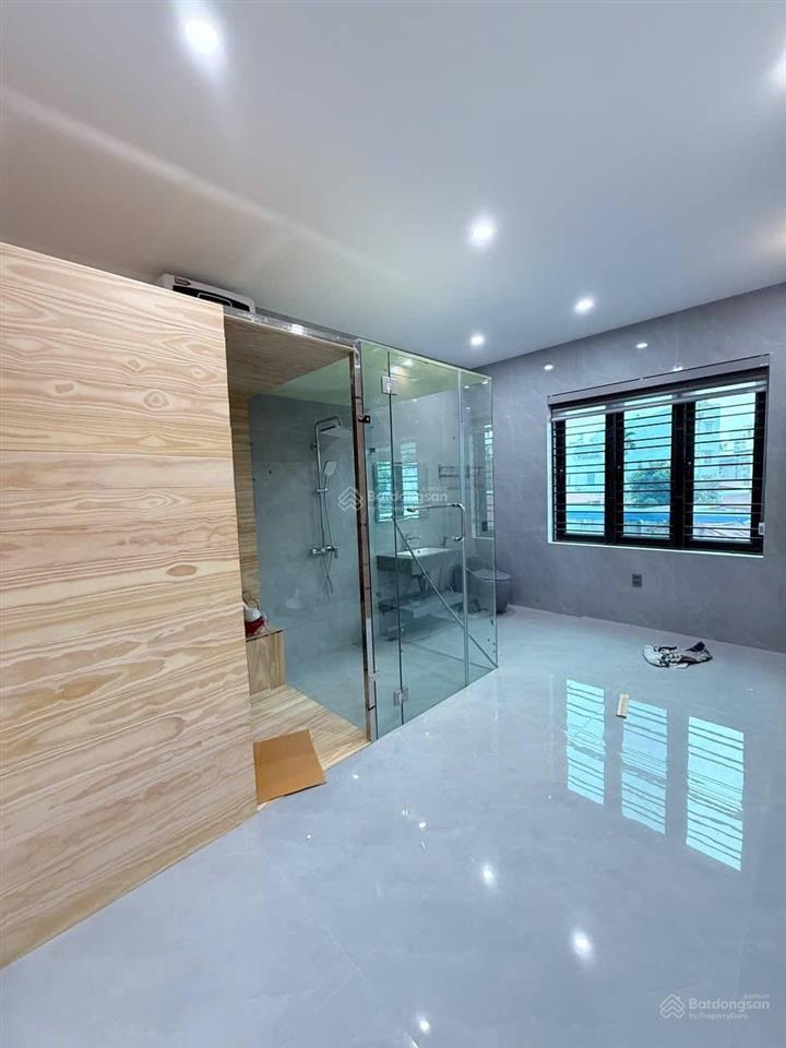 Bán căn nhà 5 tầng có thang máy tuyến 1 lê hồng phong