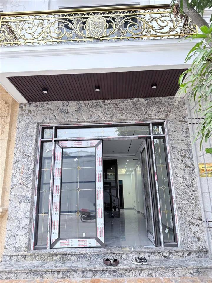 Bán căn nhà 5 tầng có thang máy tuyến 1 lê hồng phong