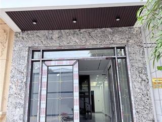 Bán căn nhà 5 tầng có thang máy tuyến 1 lê hồng phong