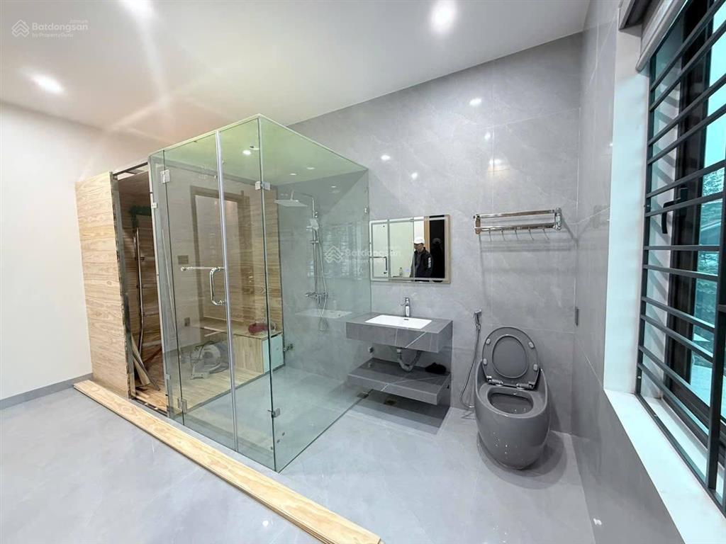 Bán căn nhà 5 tầng có thang máy tuyến 1 lê hồng phong