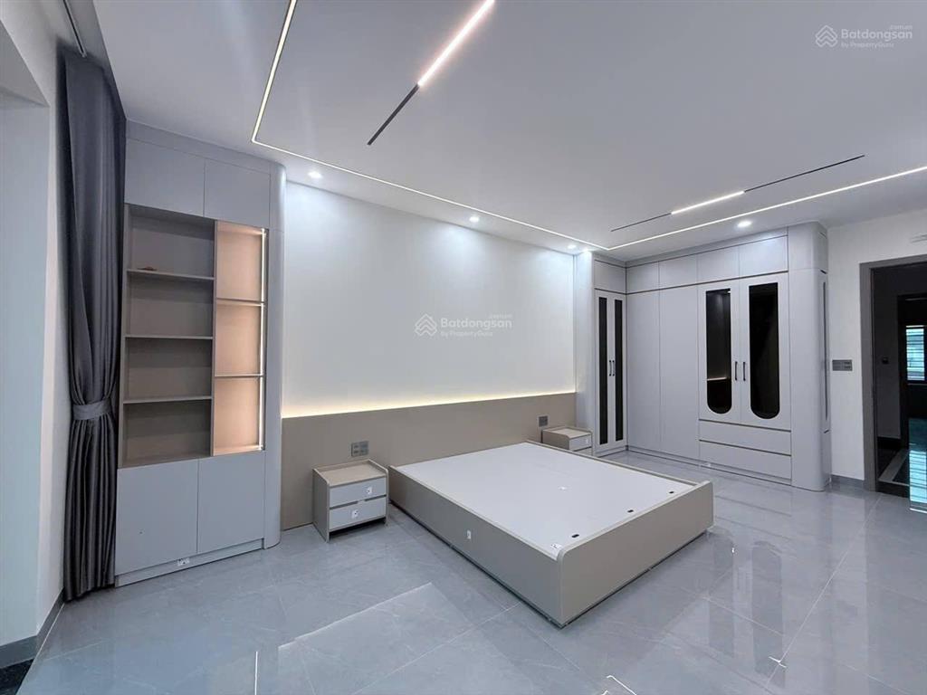 Bán căn nhà 5 tầng có thang máy tuyến 1 lê hồng phong