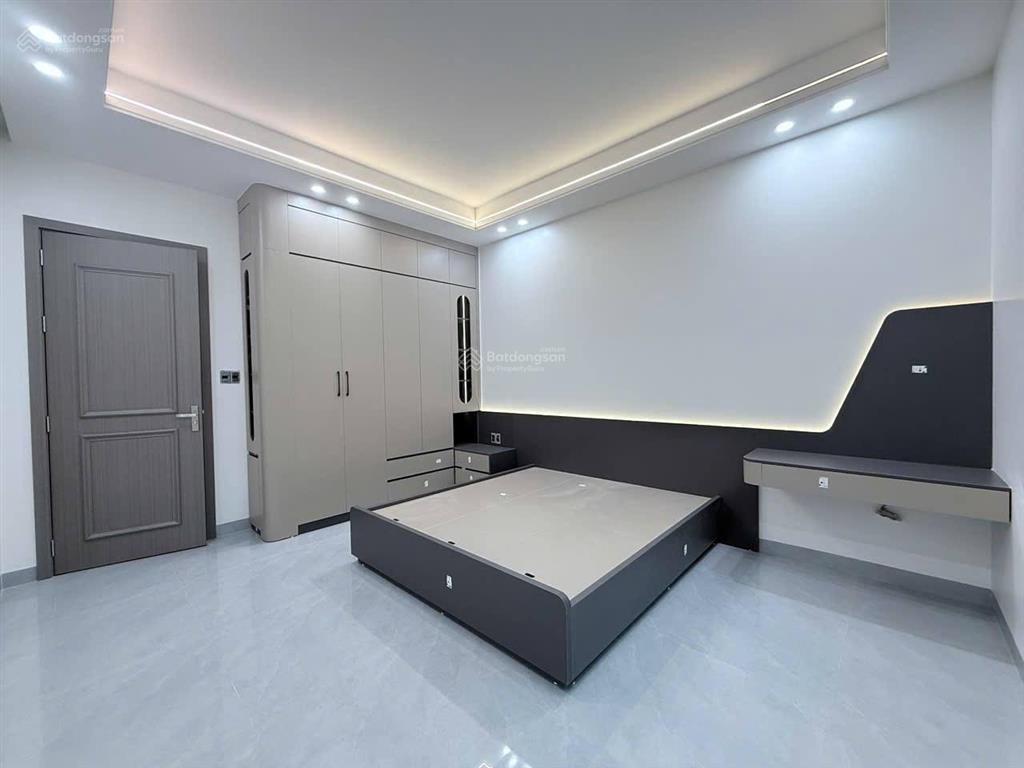 Bán căn nhà 5 tầng có thang máy tuyến 1 lê hồng phong