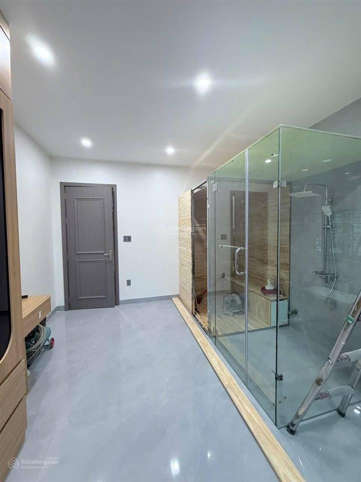 Bán căn nhà 5 tầng có thang máy tuyến 1 lê hồng phong