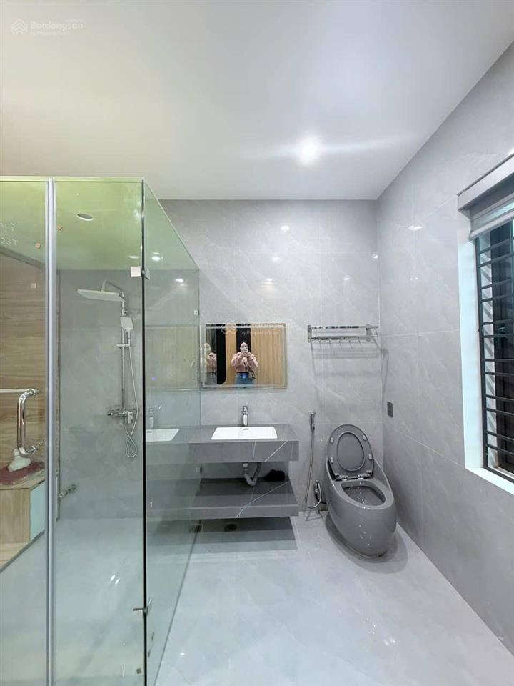 Bán căn nhà 5 tầng có thang máy tuyến 1 lê hồng phong