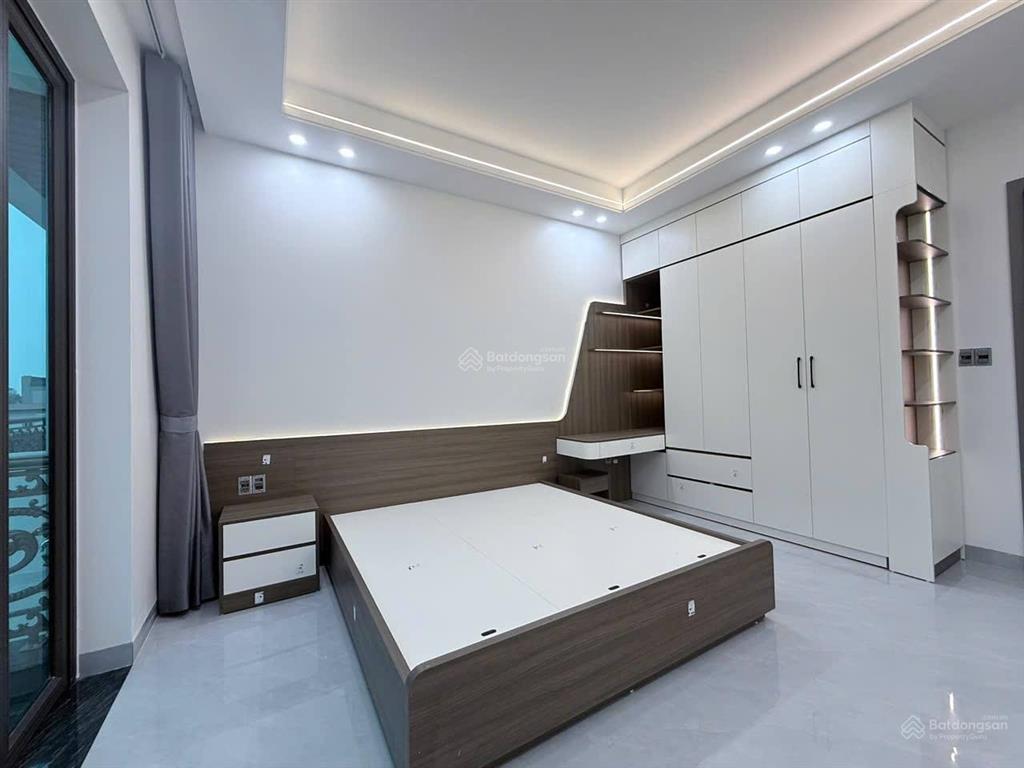 Bán căn nhà 5 tầng có thang máy tuyến 1 lê hồng phong