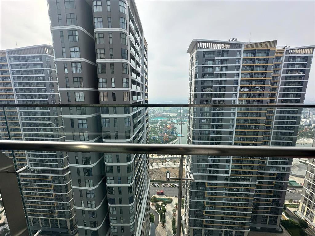 Căn hộ góc 2pn cho thuê tại the beverly view nội khu
