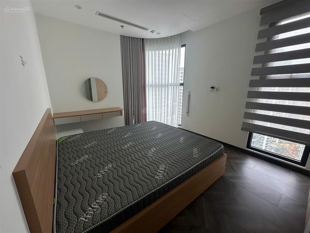 Căn hộ góc 2pn cho thuê tại the beverly view nội khu