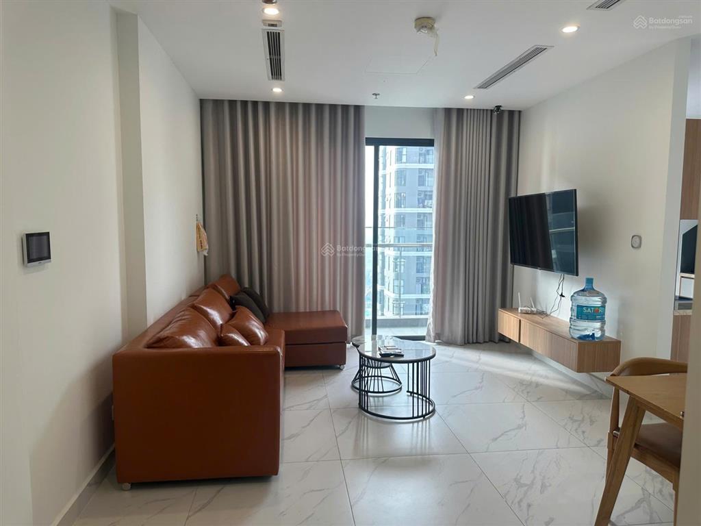 Căn hộ góc 2pn cho thuê tại the beverly view nội khu