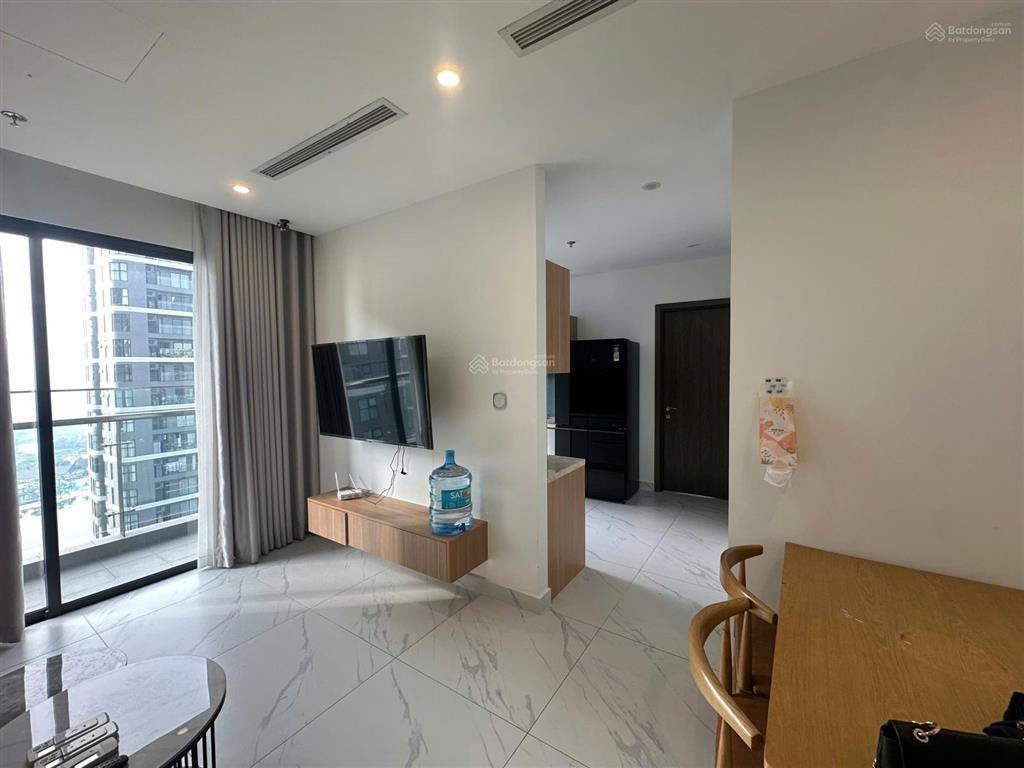 Căn hộ góc 2pn cho thuê tại the beverly view nội khu