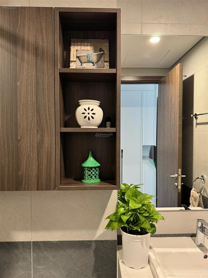 Cho thuê 2pn phân khu beverly ban công tây nam