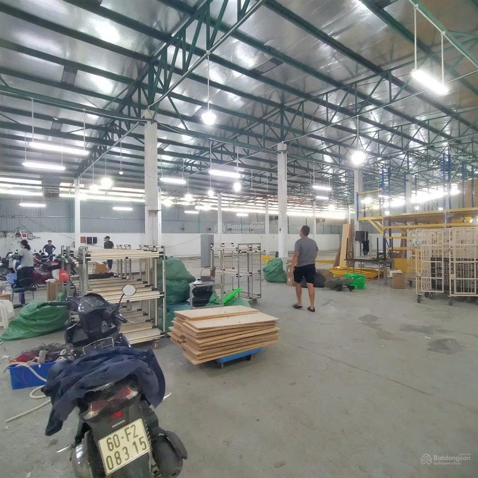 Cho thuê nhà xưởng đường 1000m2 quận tân phú