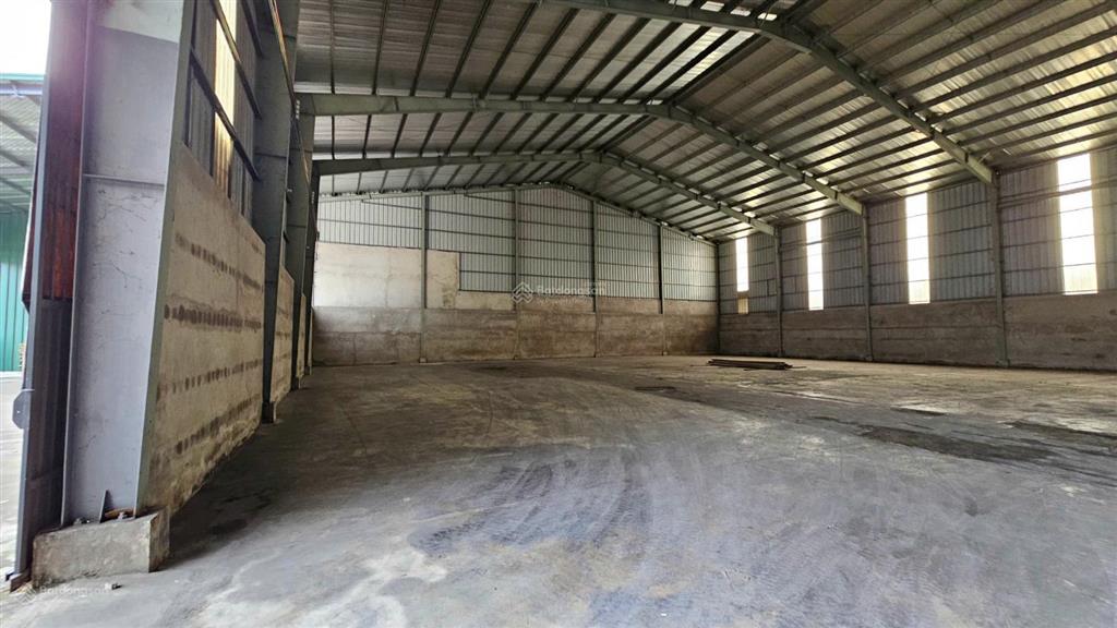 Cho thuê kho xưởng bến lức, long an kv 3000m2  nx 1000m2  55k/m2  pccc, bình điện đầy đủ pháp lý