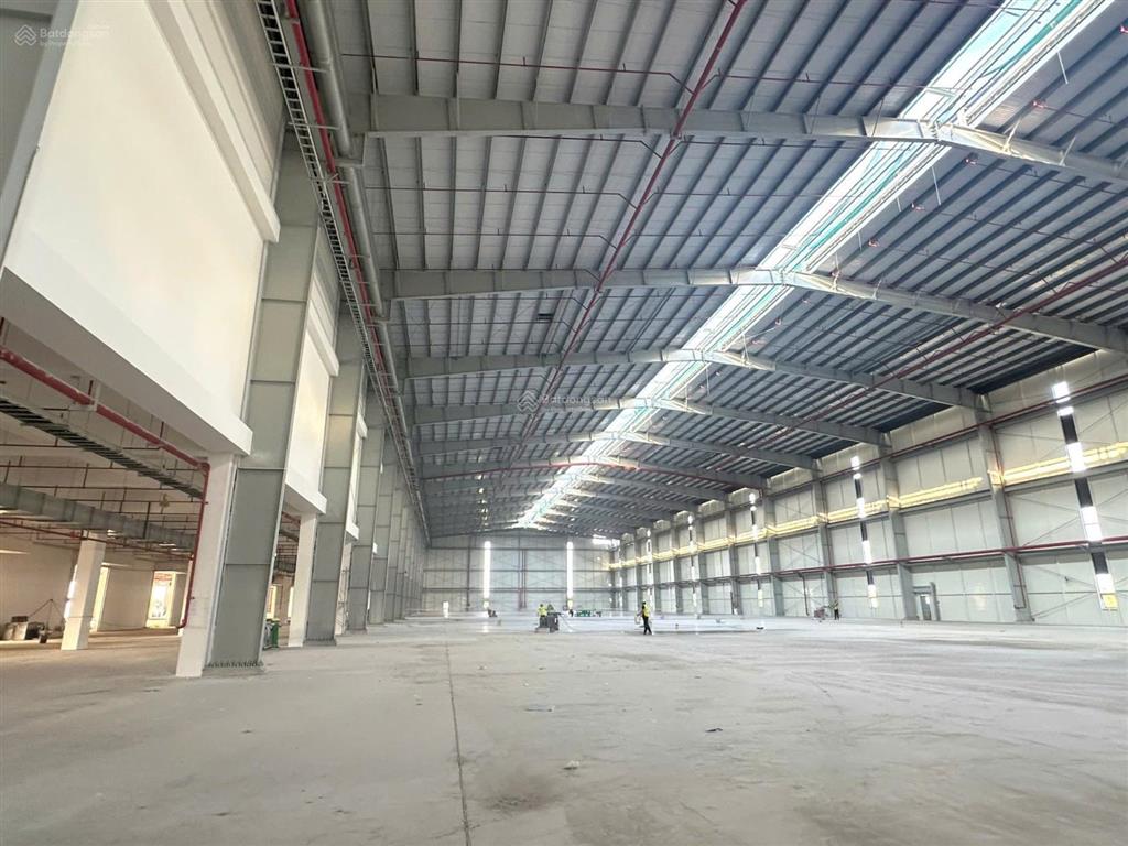 Cho thuê kho xưởng trong kcn long hậu kv 20.000m2, nx 3.000m2, pccc tự động, gía 4.2$/m2 ~ 110ng/m2