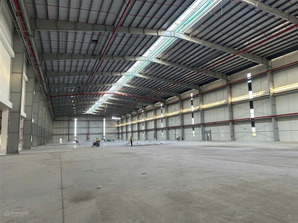 Cho thuê kho xưởng trong kcn long hậu kv 20.000m2, nx 3.000m2, pccc tự động, gía 4.2$/m2 ~ 110ng/m2