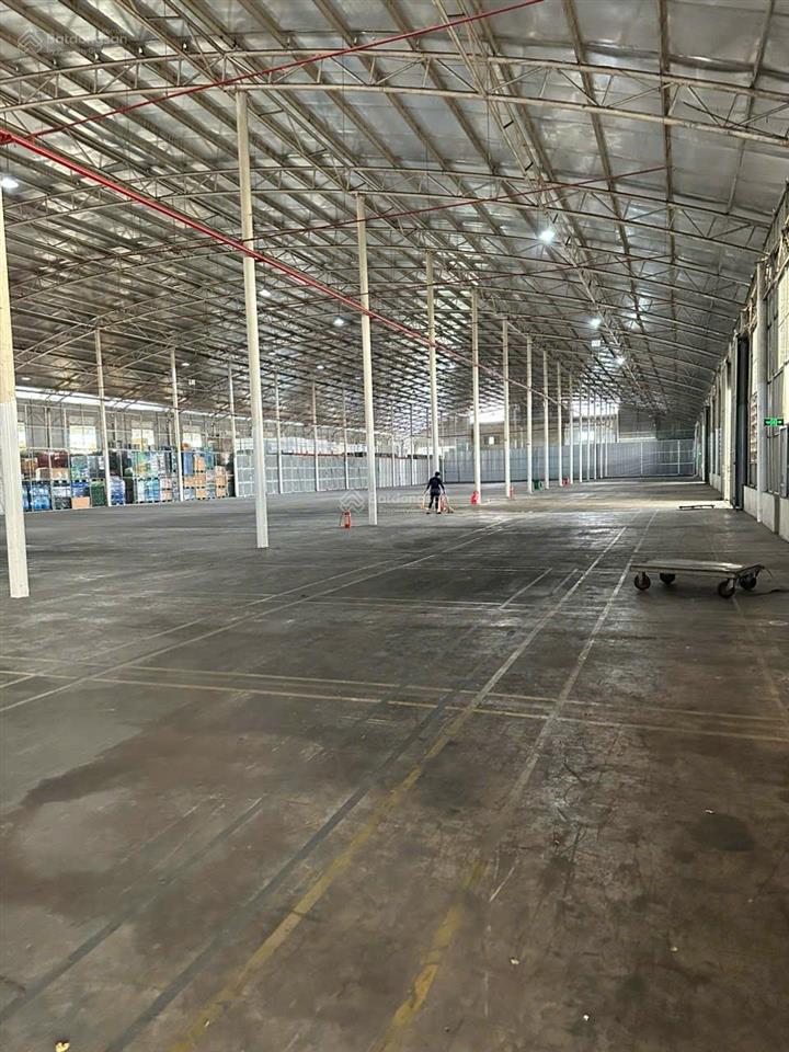 Chính chủ cho thuê nhà xưởng 2000m2, kcn long hậu, giá chỉ 120k/m2