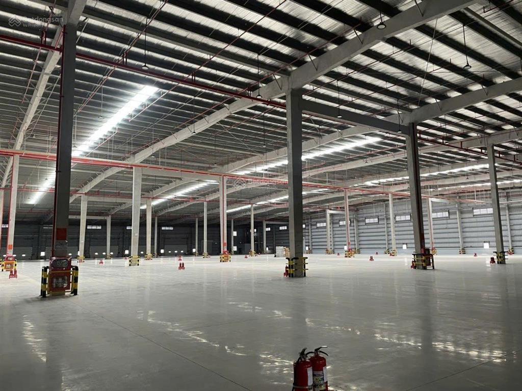 Cho thuê kho xưởng trong kcn bến lức long an, kv 5.500m2, nx 3.600m2, pccc tự động, 3.5$/m2~91ng/m2