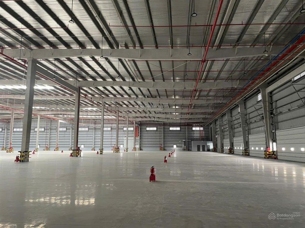 Cho thuê kho xưởng trong kcn bến lức long an, kv 5.500m2, nx 3.600m2, pccc tự động, 3.5$/m2~91ng/m2