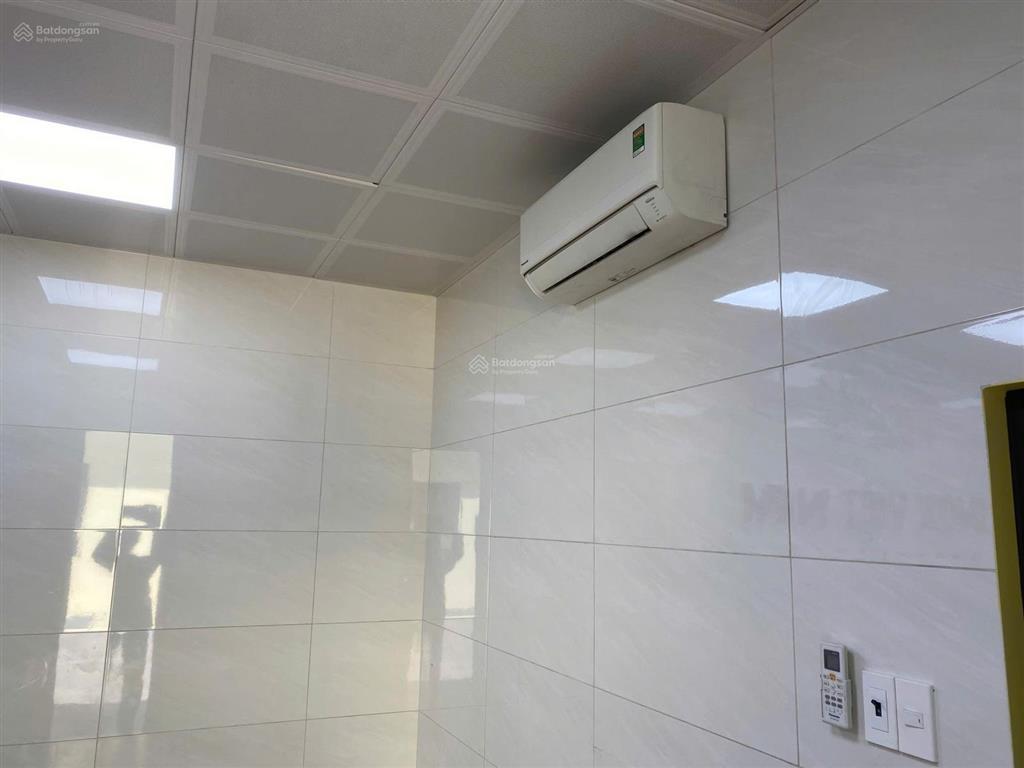 Cho thuê kho xưởng đường bình chánh khuôn viên riêng biệt 1.200m2 giá 81 triệu/tháng