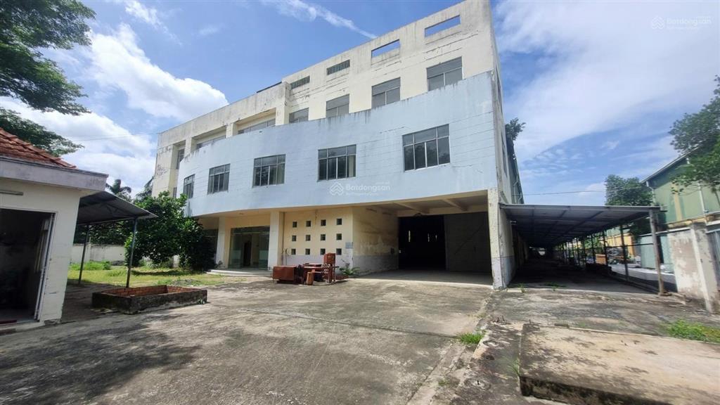 Cho thuê kho xưởng bến lức long an, kv 6.000m2, nx 3.800m2, pccc tự động, bình 400kva, 250tr/ tháng