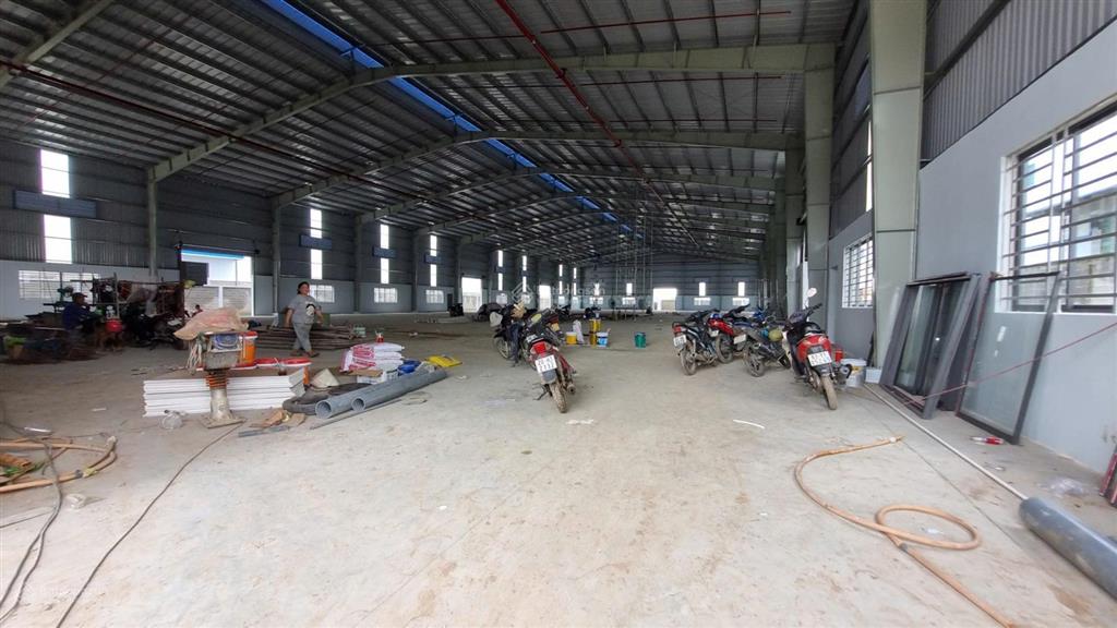 Cho thuê nhà xưởng kcn đức hòa long an 5.000m2 xưởng 3.400m2 giá 3,5 usd/m2  pccc tự động