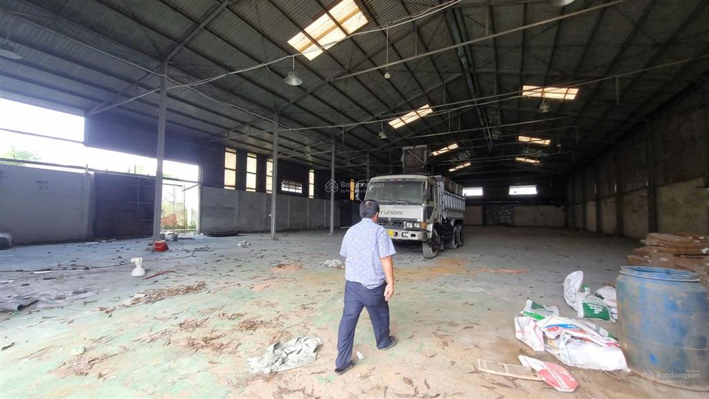 Cho thuê kho xưởng 2.700m2 trần đại nghĩa, bình tân, 560kva, giá 240 triệu/tháng, cont đi 24h