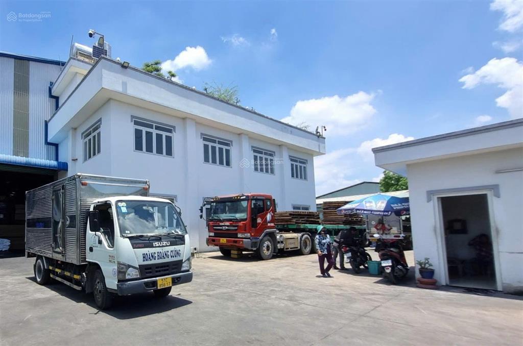 Cho thuê kho xưởng trong kcn tân đô 3.888m², văn phòng 384m², giá 305tr/th. bàn giao 12/2026