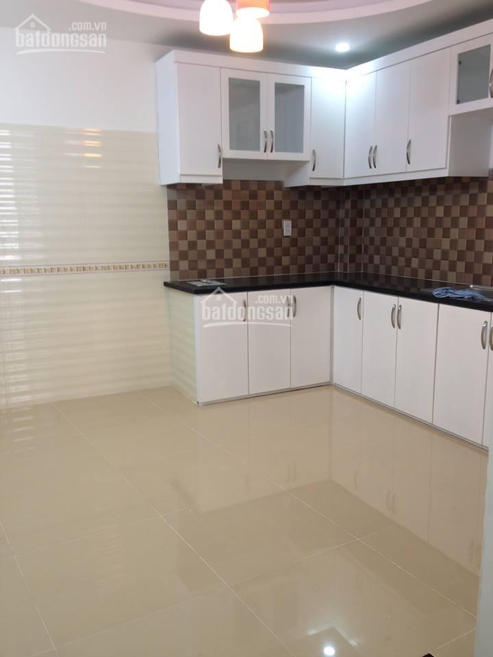 Cho thuê nhà hẻm xe hơi 3/2, q10, 18tr/th.  0909 579 *** 0978 508 *** hưng