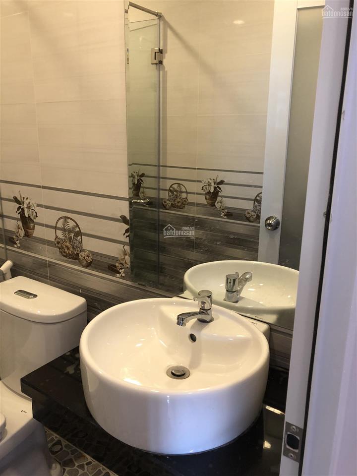 Cho thuê nhà hẻm xe hơi 3/2, q10, 18tr/th.  0909 579 *** 0978 508 *** hưng