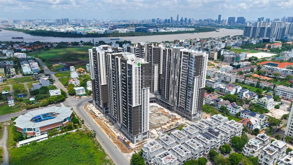 2pn victoria village  căn góc tầng penthouse. view sông đẹp trong dự án.