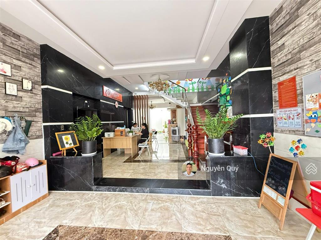 Kẹt tiền quá! bán gấp nhà phố 4 tầng, dt 5x18, có thang máy, nội thất cao cấp, khu phú mỹ quận 7